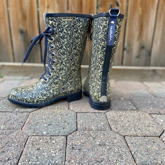 Wind river women rubber rain boots, blue and cream floral. Size 7. Used. - Picture 9 of 9